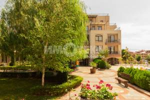 Комплекс до южния плаж на Свети Влас !Обзаведени апартаменти ! - апартаменти от строител в Свети Влас