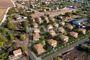 Комплекс къщи - апартаменти от строител в Полски извор