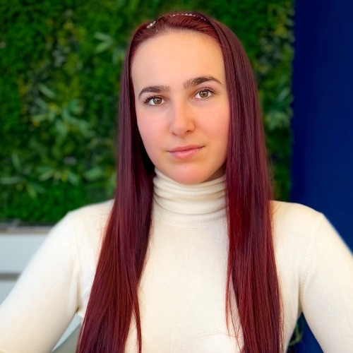 Андреа Николова